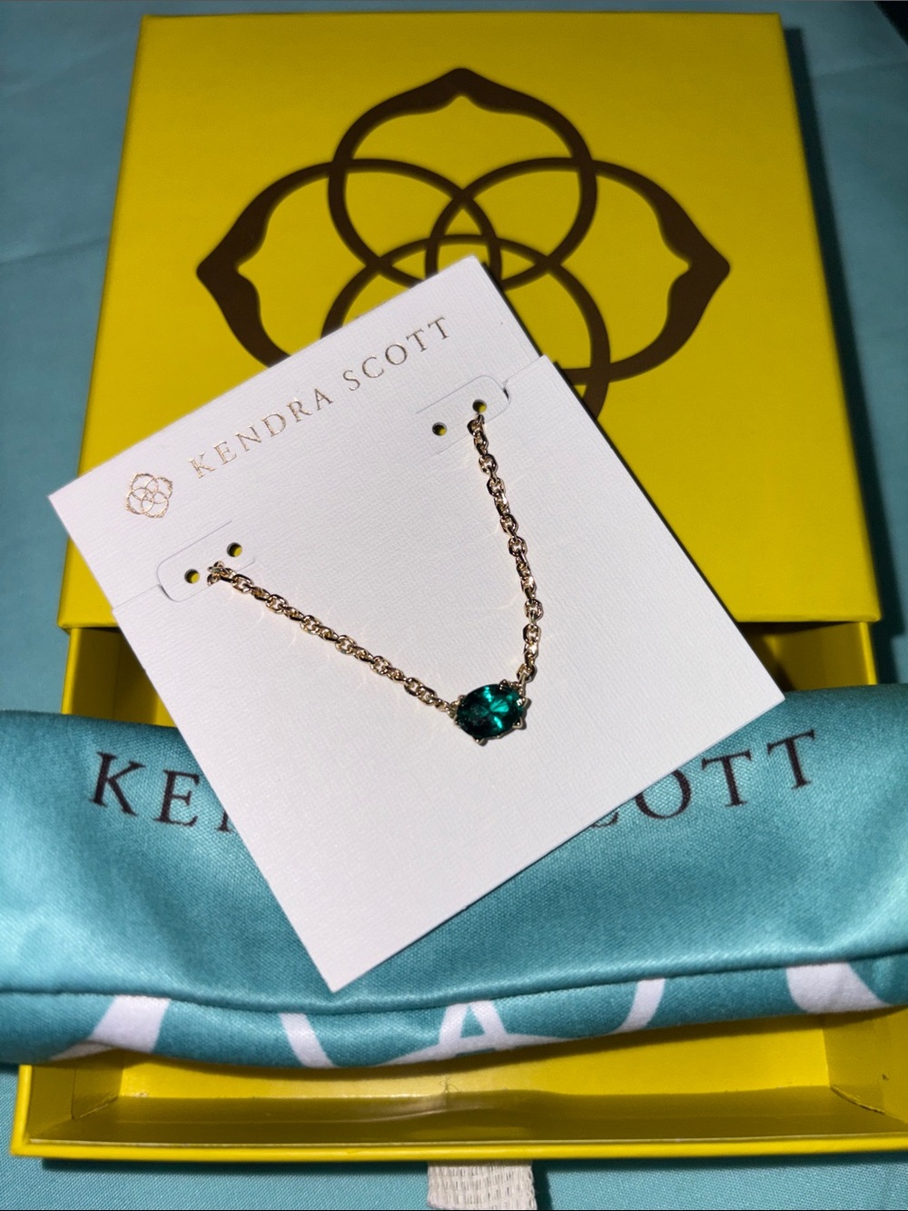 Kendra Scott Cailin Gold Pendant Necklace in Green Crystal nwt - Picture 4 of 8